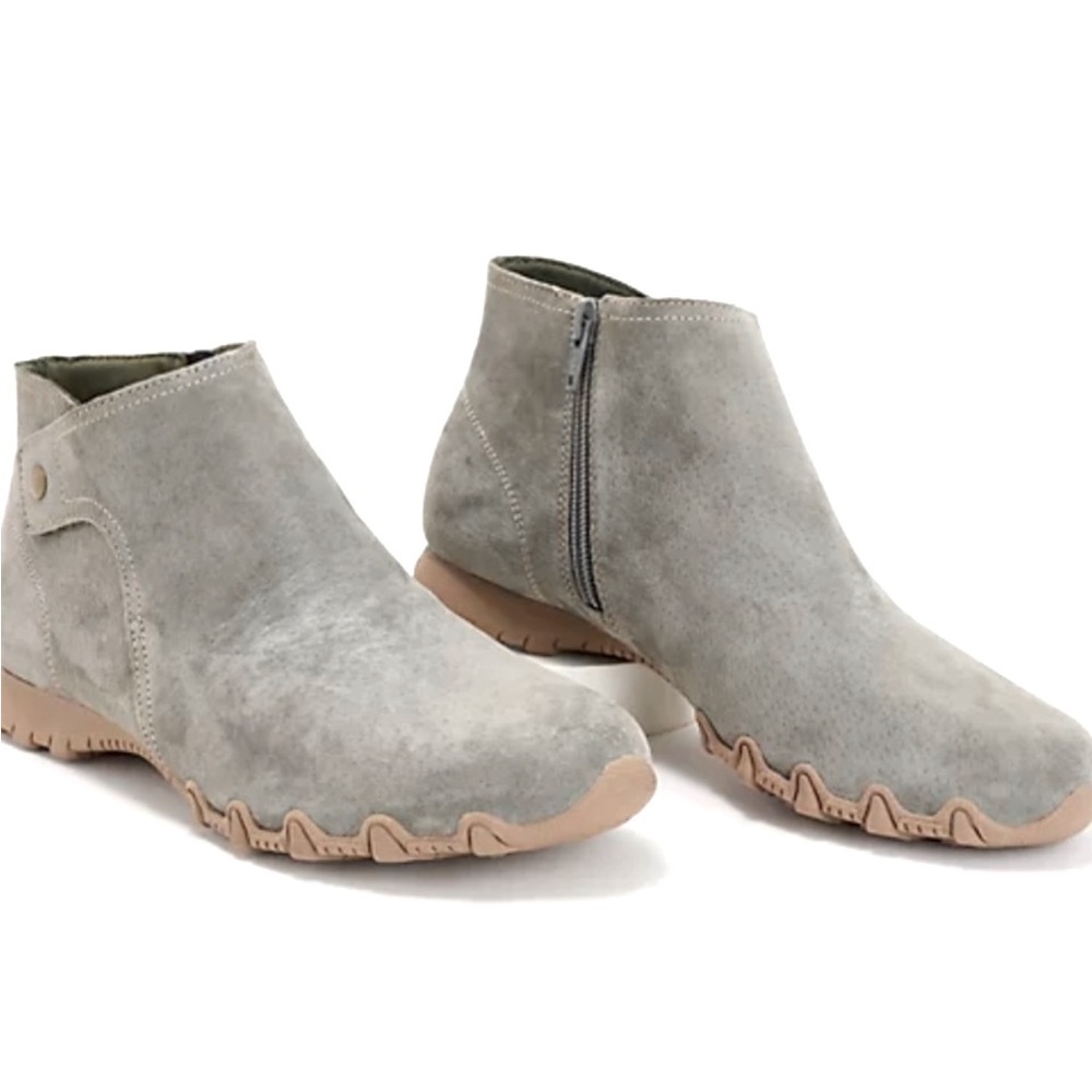 Skechers NWOT Biker Lite Suede Ankle Boots- Sz 9.5